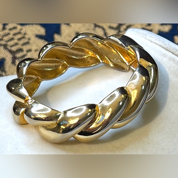 Beautiful MCM Costume Snap Metal Bracelet Cuff - Picture 4 of 5